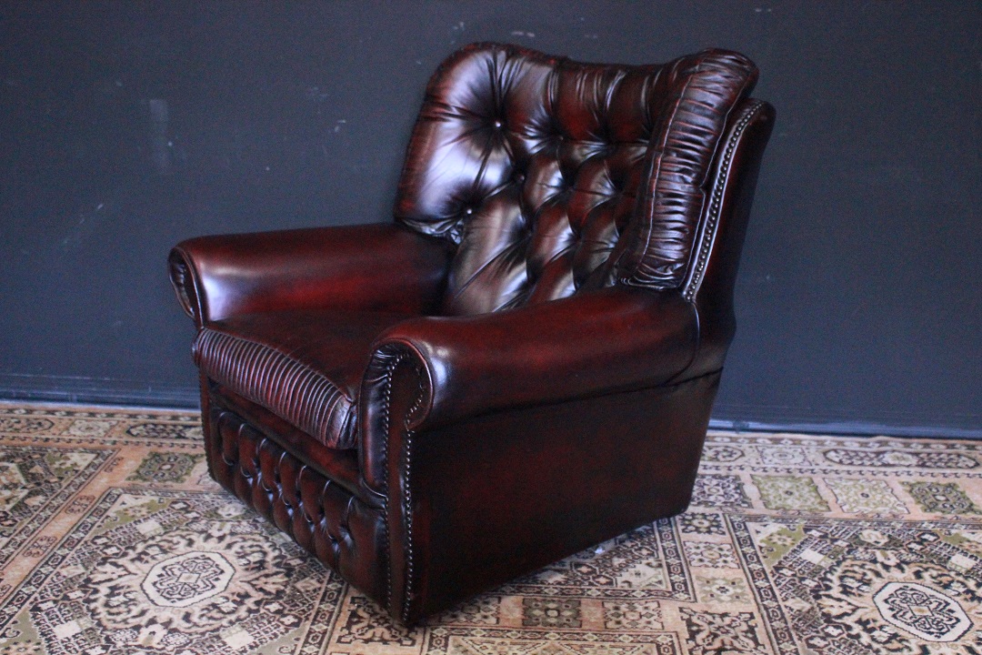422_chester_chesterfield_bergere_poltrona_armchair_bordeaux_rosso_leather_pelle_originale_original_english_inglese_plissettatura_3
