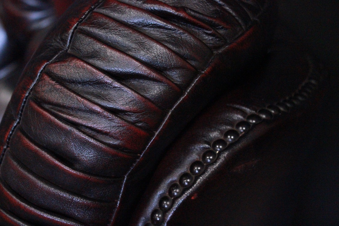 422_chester_chesterfield_bergere_poltrona_armchair_bordeaux_rosso_leather_pelle_originale_original_english_inglese_plissettatura_5