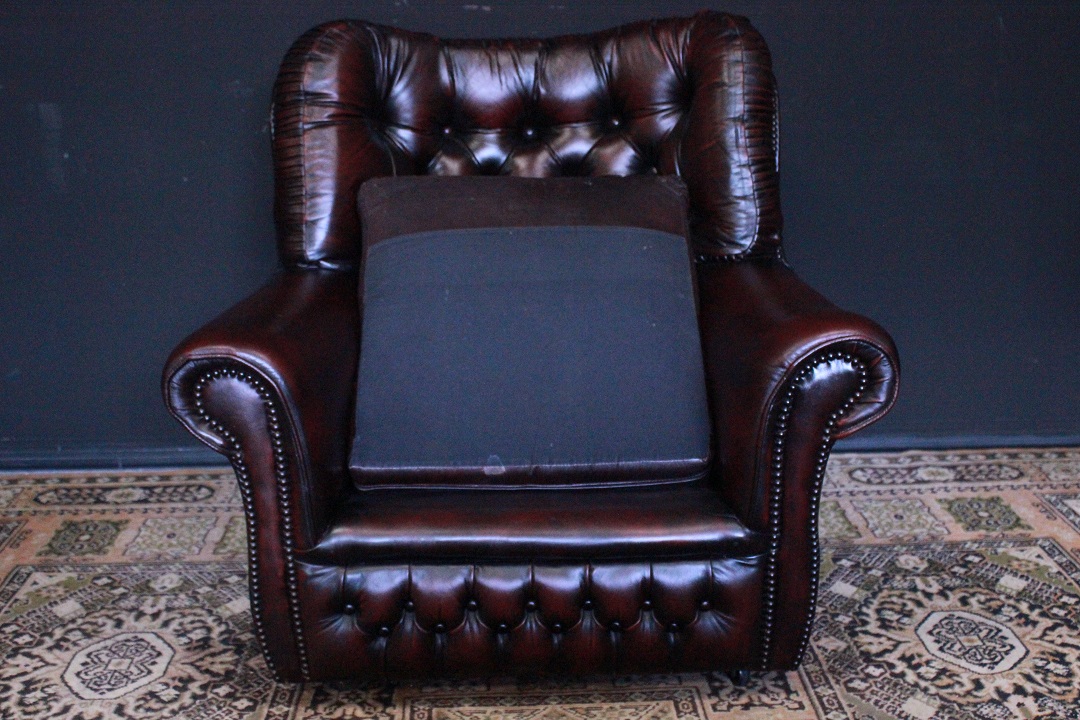 422_chester_chesterfield_bergere_poltrona_armchair_bordeaux_rosso_leather_pelle_originale_original_english_inglese_plissettatura_9