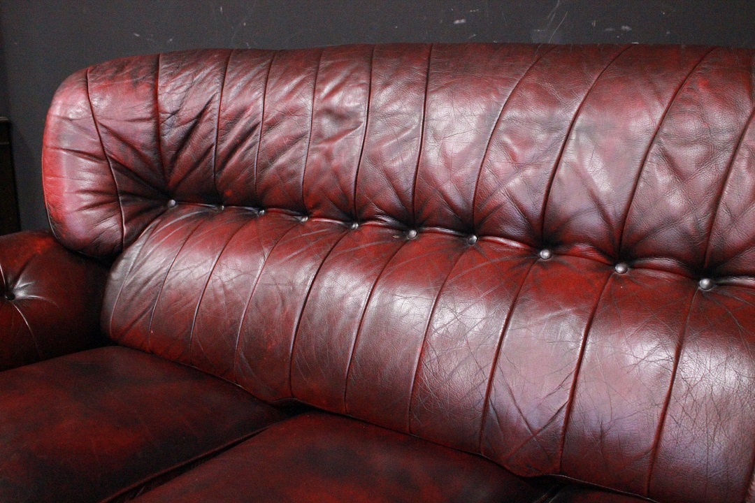 591_divano_bergere_sofa_chesterfield_chester_bordeaux_rosso_red_original_originale_english_inglese_leather_3_three_tre_posti_pelle_inglese_UK_1