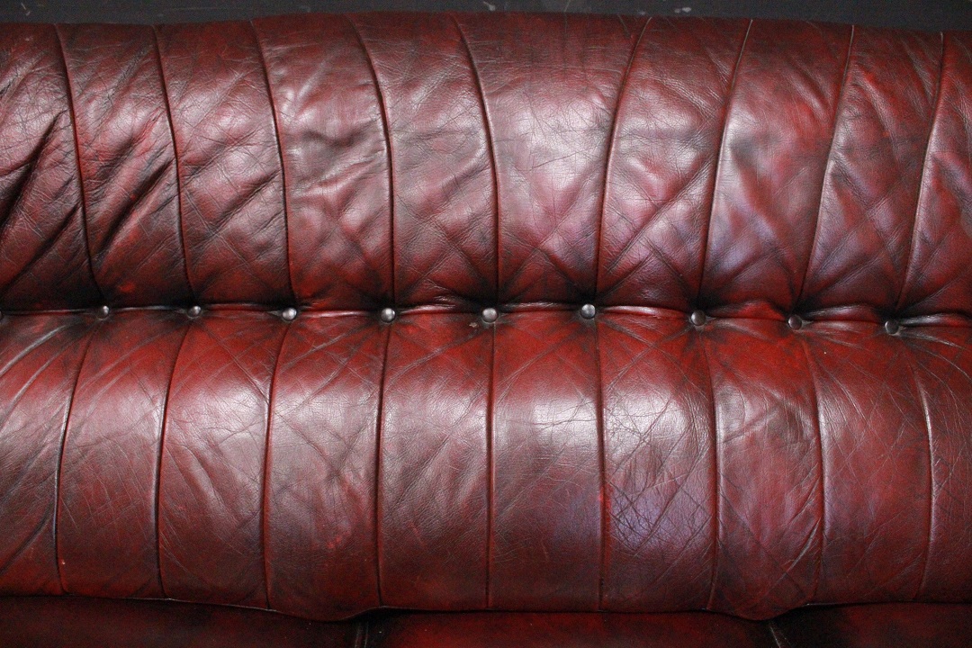 591_divano_bergere_sofa_chesterfield_chester_bordeaux_rosso_red_original_originale_english_inglese_leather_3_three_tre_posti_pelle_inglese_UK_12