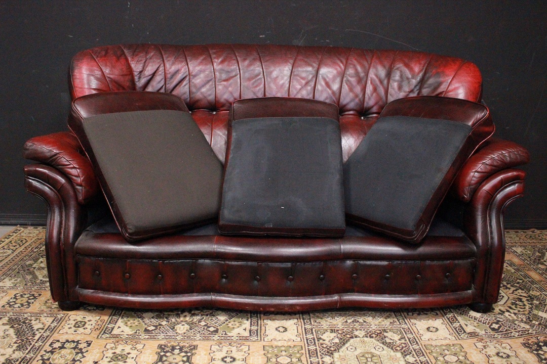 591_divano_bergere_sofa_chesterfield_chester_bordeaux_rosso_red_original_originale_english_inglese_leather_3_three_tre_posti_pelle_inglese_UK_13