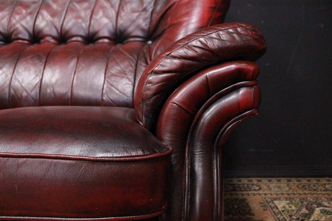 591_divano_bergere_sofa_chesterfield_chester_bordeaux_rosso_red_original_originale_english_inglese_leather_3_three_tre_posti_pelle_inglese_UK_2