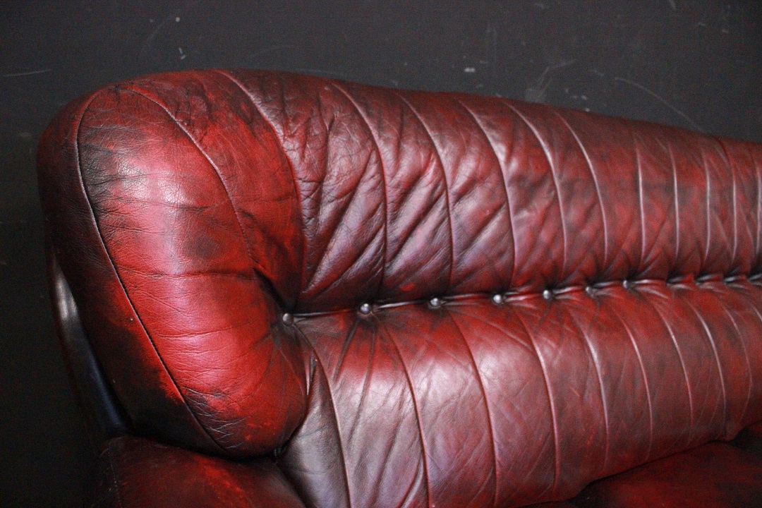 591_divano_bergere_sofa_chesterfield_chester_bordeaux_rosso_red_original_originale_english_inglese_leather_3_three_tre_posti_pelle_inglese_UK_4