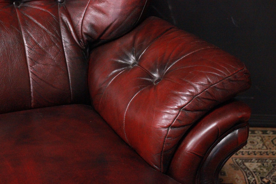 591_divano_bergere_sofa_chesterfield_chester_bordeaux_rosso_red_original_originale_english_inglese_leather_3_three_tre_posti_pelle_inglese_UK_5