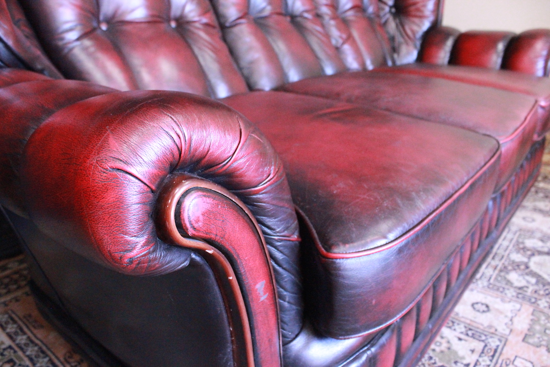 344_divano_sofa_modello_a_fiore_flower_chesterfield_chester_bergere_3_three_tre_posti_bordeaux_inglese_english_pelle_leather_UK_1