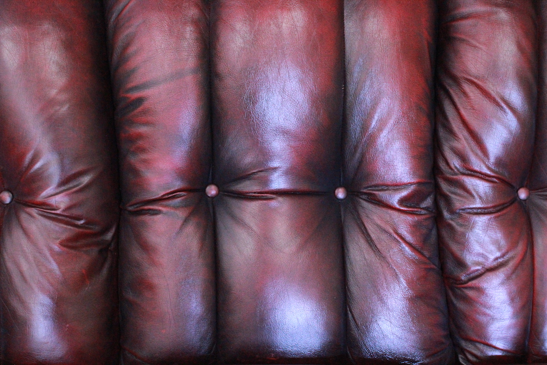 344_divano_sofa_modello_a_fiore_flower_chesterfield_chester_bergere_3_three_tre_posti_bordeaux_inglese_english_pelle_leather_UK_2