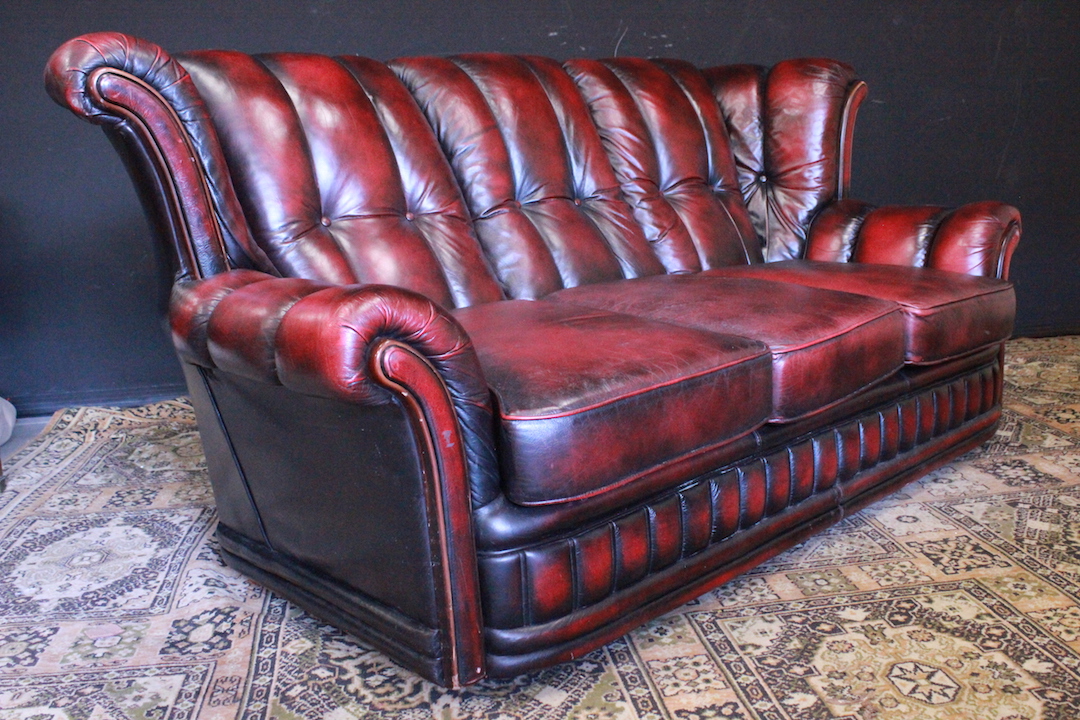 344_divano_sofa_modello_a_fiore_flower_chesterfield_chester_bergere_3_three_tre_posti_bordeaux_inglese_english_pelle_leather_UK_3