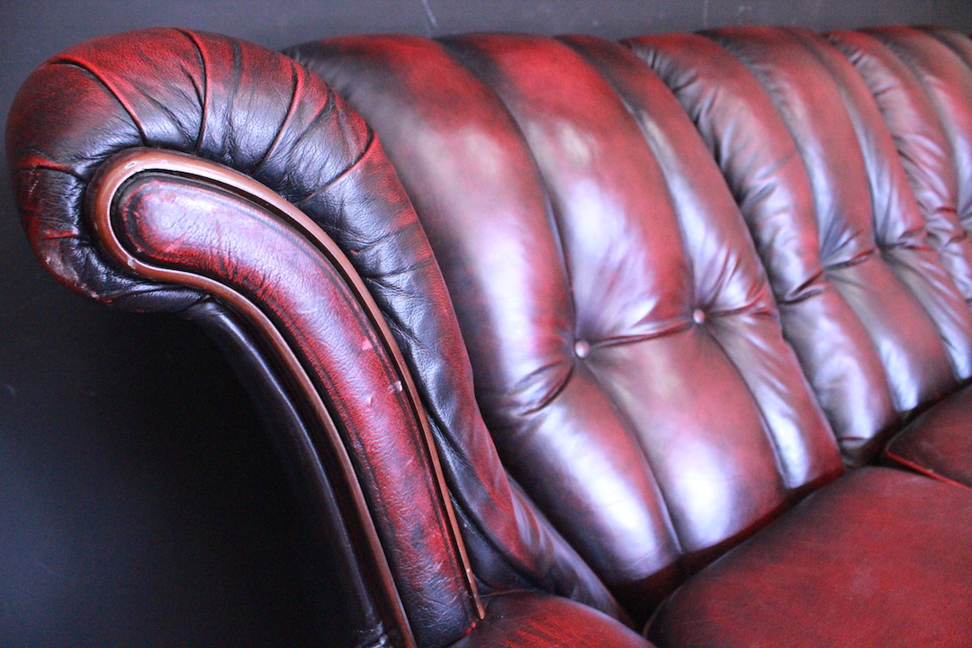 344_divano_sofa_modello_a_fiore_flower_chesterfield_chester_bergere_3_three_tre_posti_bordeaux_inglese_english_pelle_leather_UK_4