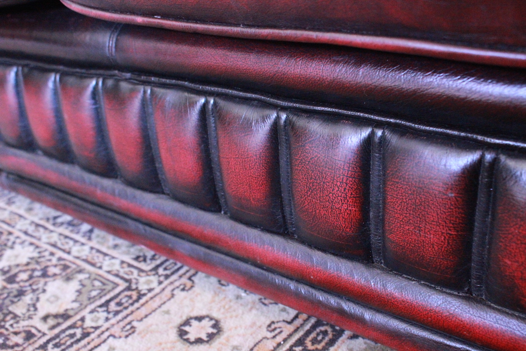 344_divano_sofa_modello_a_fiore_flower_chesterfield_chester_bergere_3_three_tre_posti_bordeaux_inglese_english_pelle_leather_UK_5