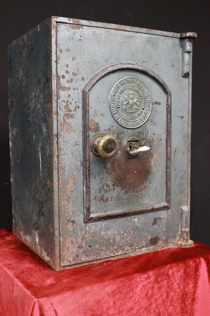 804_cassaforte_safe_inglese_english_grigio_chiaro_light_grey_chiave_key_800_1800_XIX_secolo_0