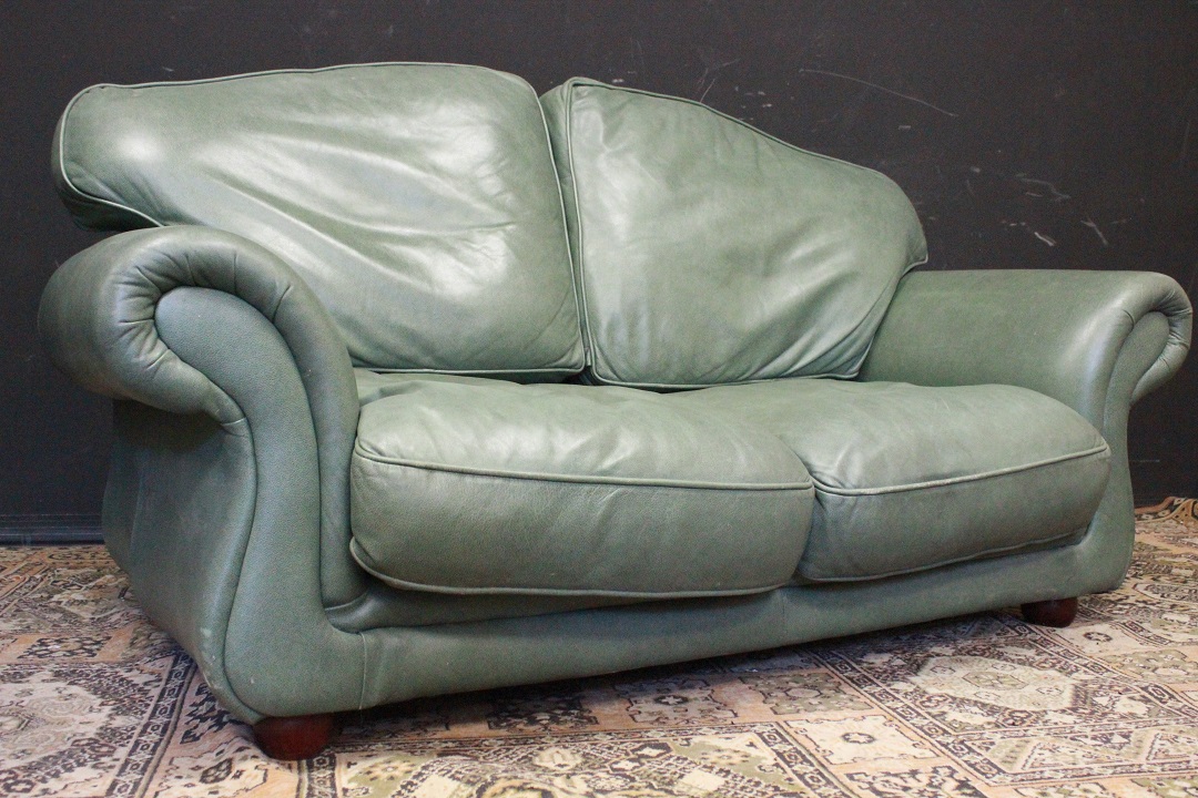651_divano_sofa_anni_Novanta_90_pelle_verde_pallido_green_originali_inglesi_original_UK_english_0