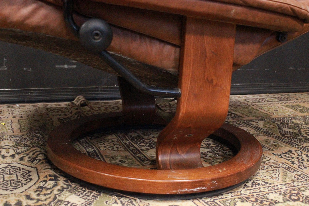 421_Poltrona_Armchair_bergere_reclinabile_recliner_leather_pelle_marrone_chiaro_originale_original_Brescia_Roncadelle_english_inglese_UK_3