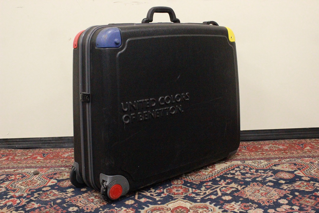816_Valigia_suitcase_nera_black_colori_colours_United_Colors_Of_Benetton_ruote_roll_small_wheel_plastica_dura_strong_plastic_0