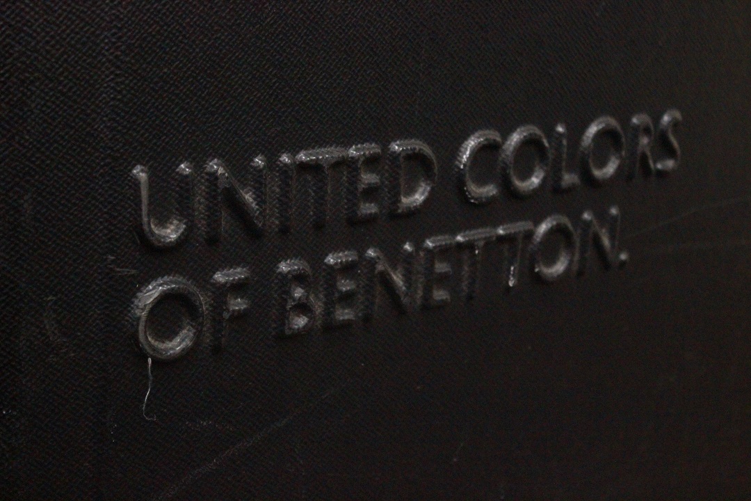 816_Valigia_suitcase_nera_black_colori_colours_United_Colors_Of_Benetton_ruote_roll_small_wheel_plastica_dura_strong_plastic_1
