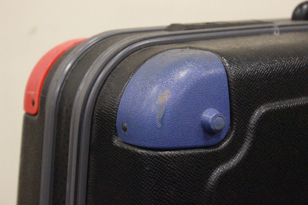 816_Valigia_suitcase_nera_black_colori_colours_United_Colors_Of_Benetton_ruote_roll_small_wheel_plastica_dura_strong_plastic_2
