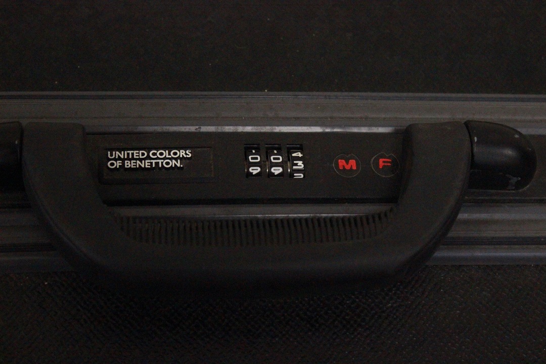 816_Valigia_suitcase_nera_black_colori_colours_United_Colors_Of_Benetton_ruote_roll_small_wheel_plastica_dura_strong_plastic_7