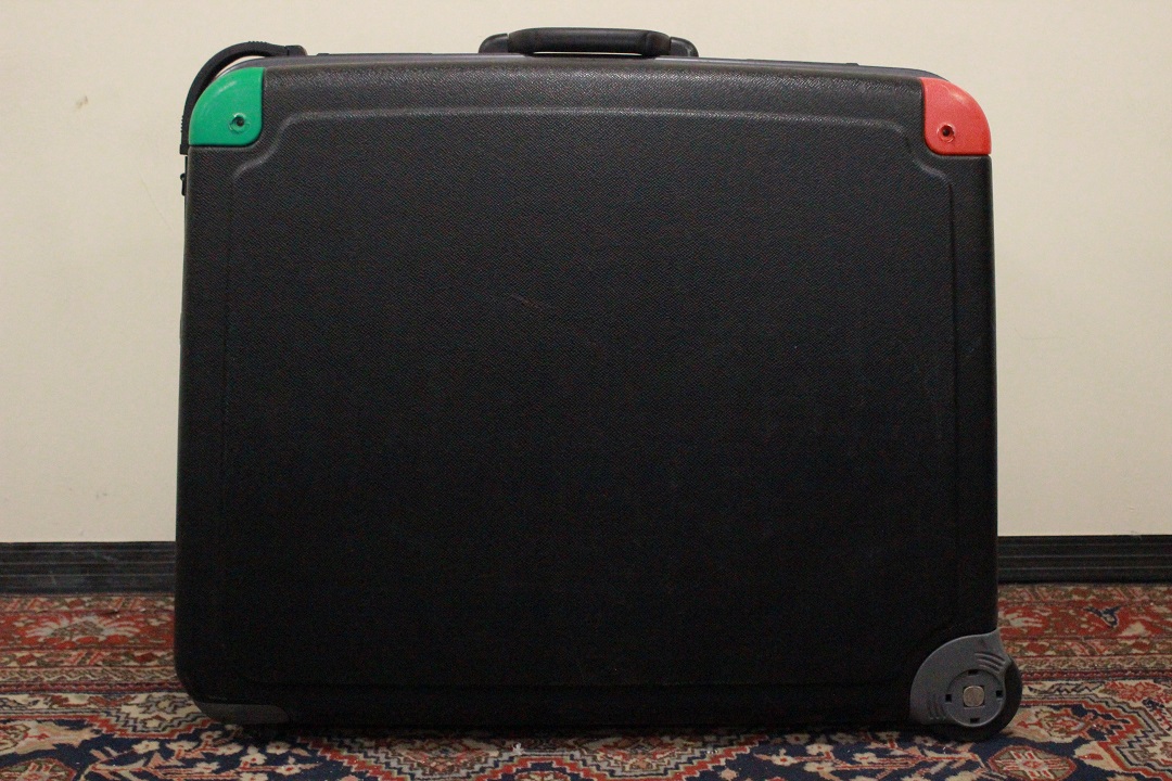 816_Valigia_suitcase_nera_black_colori_colours_United_Colors_Of_Benetton_ruote_roll_small_wheel_plastica_dura_strong_plastic_8