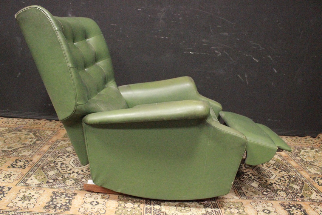 242_poltrona_reclinabile_armchair_recliner_dondolo_Chesterfield_Chester_originale_original_bergere_ecopelle_verde_reseda_green_Brescia_Roncadelle_inglese_UK_8