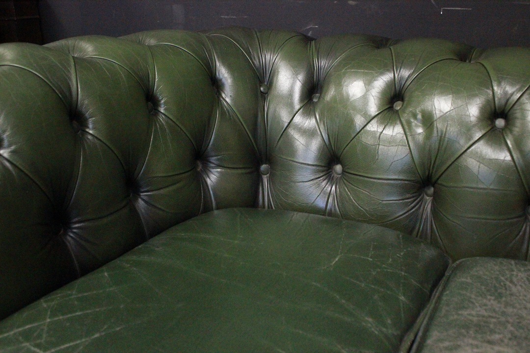 544_Divano_Sofa_Chester_Chesterfield_club_tre_posti_3_three_seaters_verde_cromo_green_leather_pelle_originale_original_english_inglese_UK_1