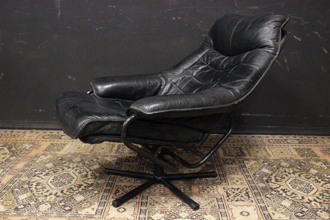 643_Poltrona_armchair_reclinabile_recliner_pelle_leather_nera_nero_black_anni_Settanta_1970_Brescia_Roncadelle_Inghilterra_inglese_UK_0