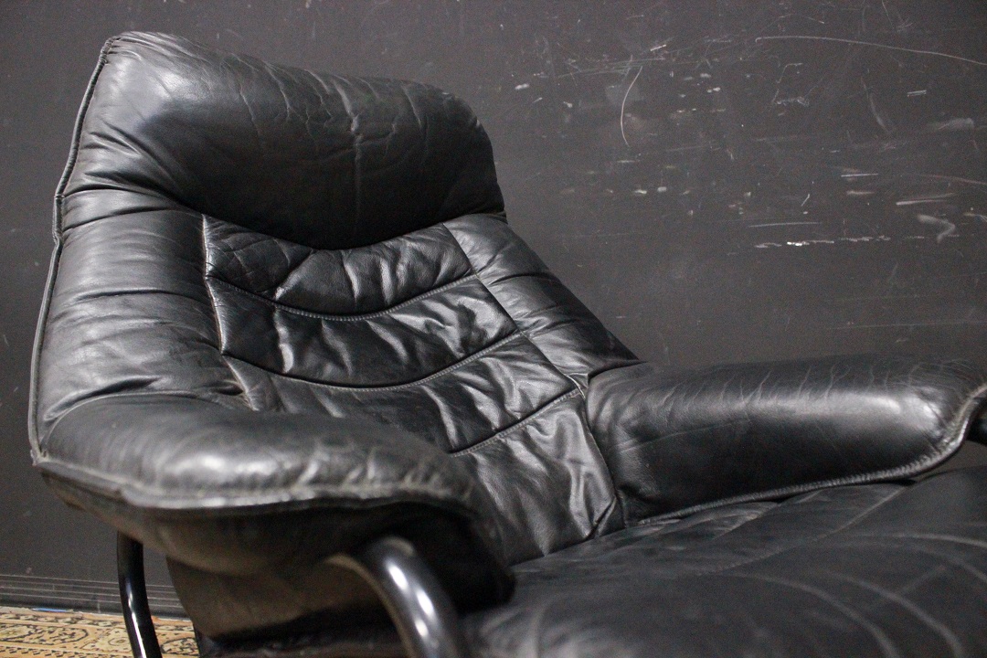 643_Poltrona_armchair_reclinabile_recliner_pelle_leather_nera_nero_black_anni_Settanta_1970_Brescia_Roncadelle_Inghilterra_inglese_UK_7