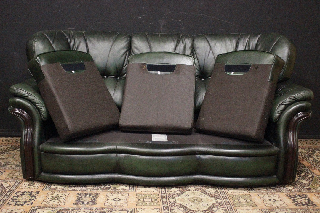 647_Divano_Sofa_Chester_Chesterfield_bergere_tre_3_three_posti_seaters_leather_pelle_verde_abete_green_legno_wood_originale_original_english_inglese_UK_11