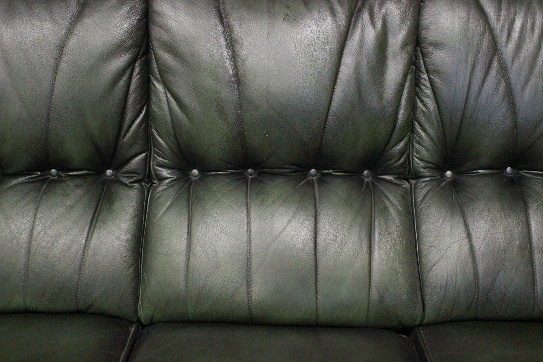 647_Divano_Sofa_Chester_Chesterfield_bergere_tre_3_three_posti_seaters_leather_pelle_verde_abete_green_legno_wood_originale_original_english_inglese_UK_2