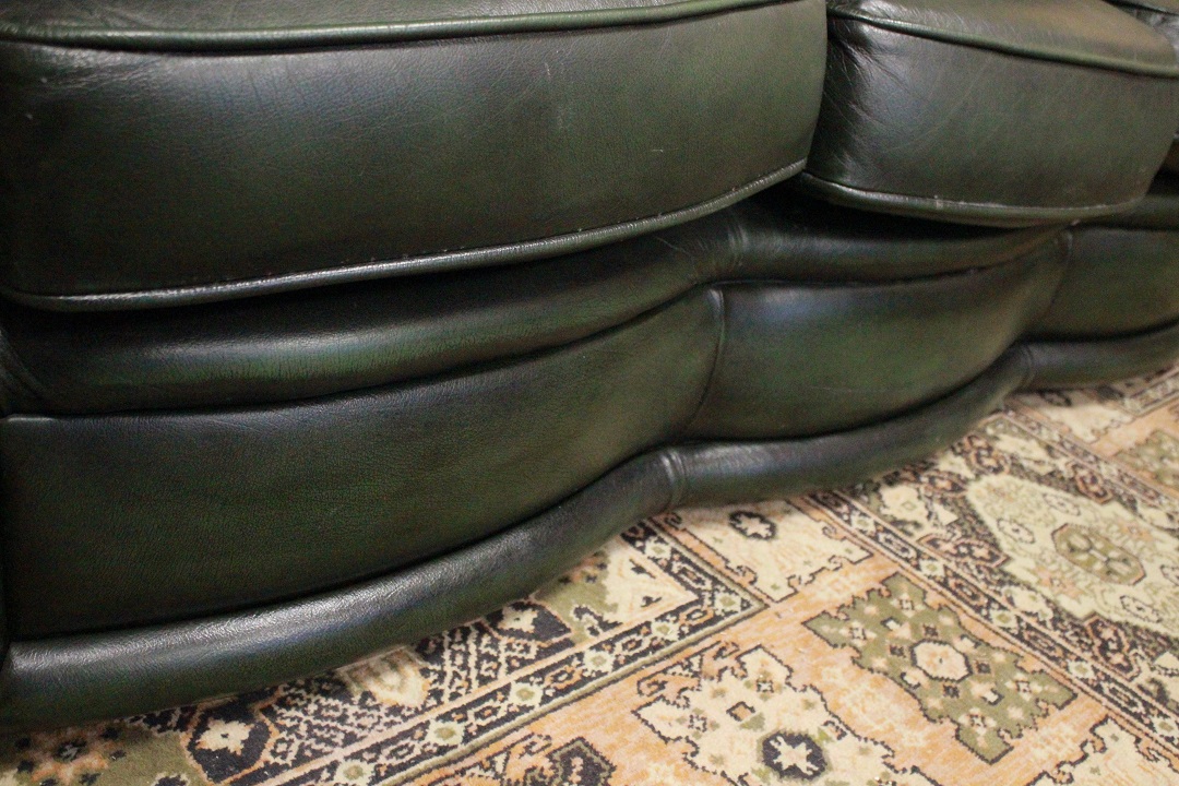 647_Divano_Sofa_Chester_Chesterfield_bergere_tre_3_three_posti_seaters_leather_pelle_verde_abete_green_legno_wood_originale_original_english_inglese_UK_3