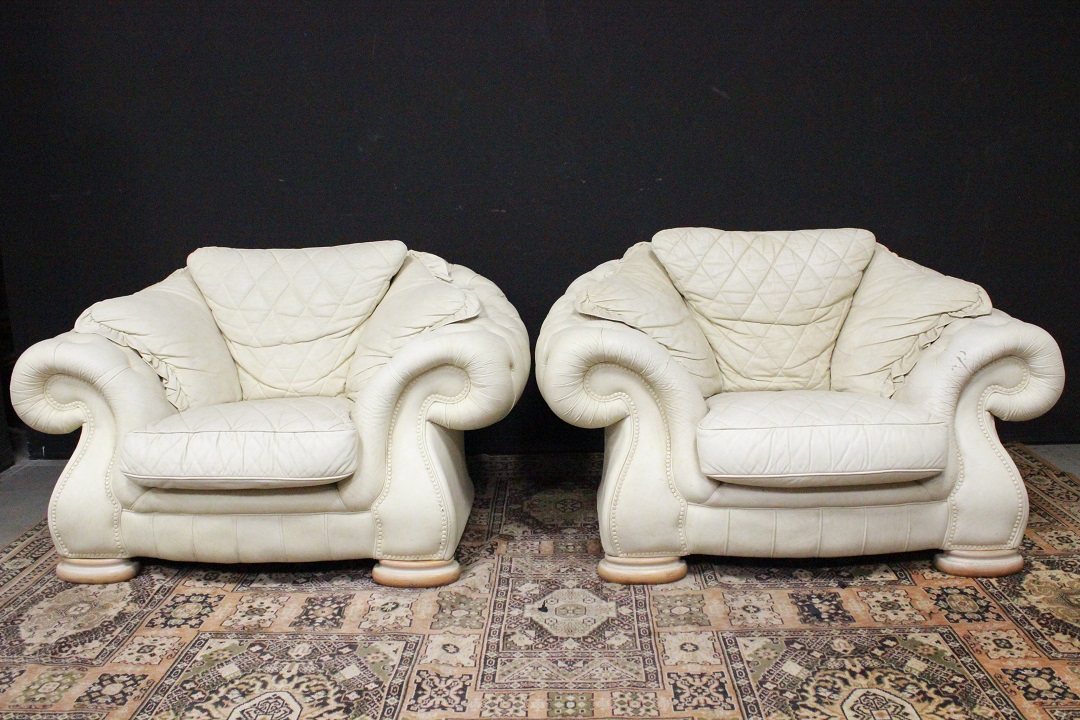 839_coppia_double_due_poltrona_armchair_bianco_panna_white_pelle_leather_originali_inglesi_original_UK_english_Chesterfield_Chester_classic_club_king_size_1
