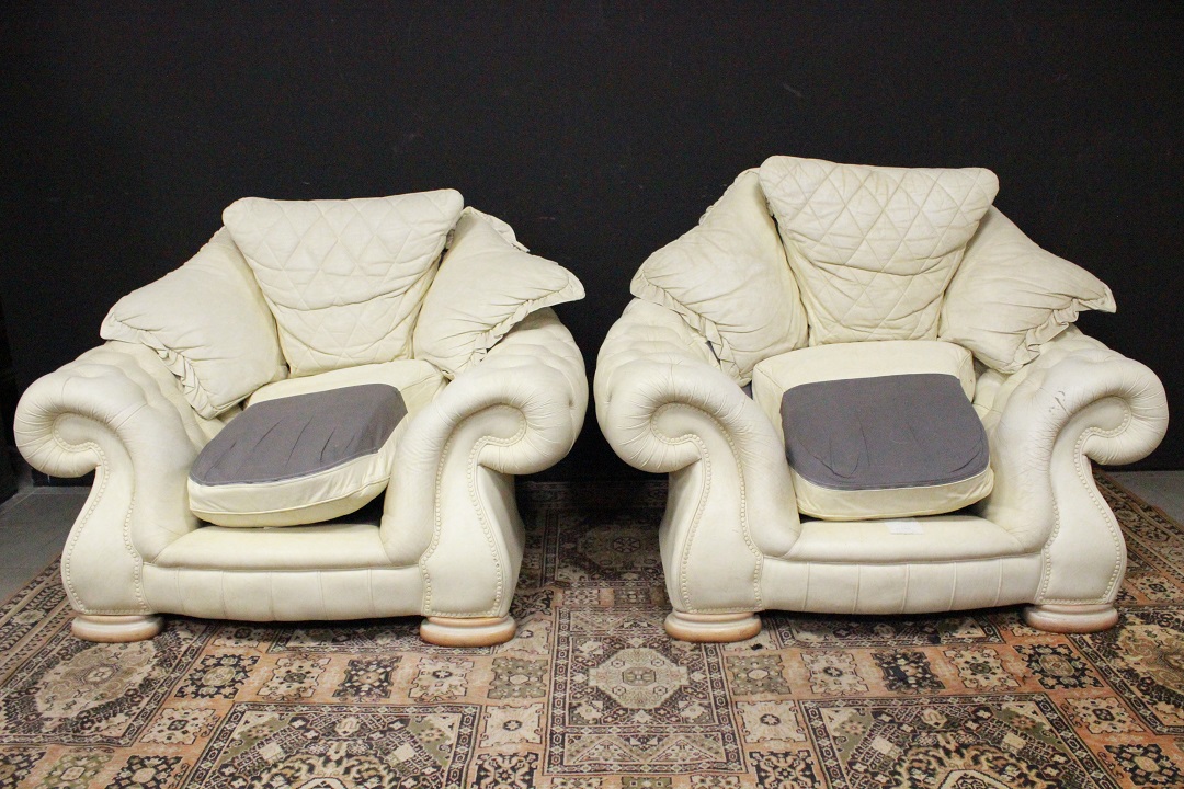 839_coppia_double_due_poltrona_armchair_bianco_panna_white_pelle_leather_originali_inglesi_original_UK_english_Chesterfield_Chester_classic_club_king_size_10