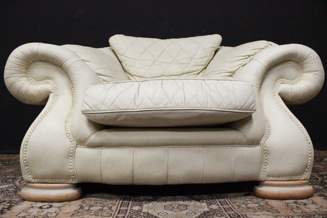 839_coppia_double_due_poltrona_armchair_bianco_panna_white_pelle_leather_originali_inglesi_original_UK_english_Chesterfield_Chester_classic_club_king_size_2