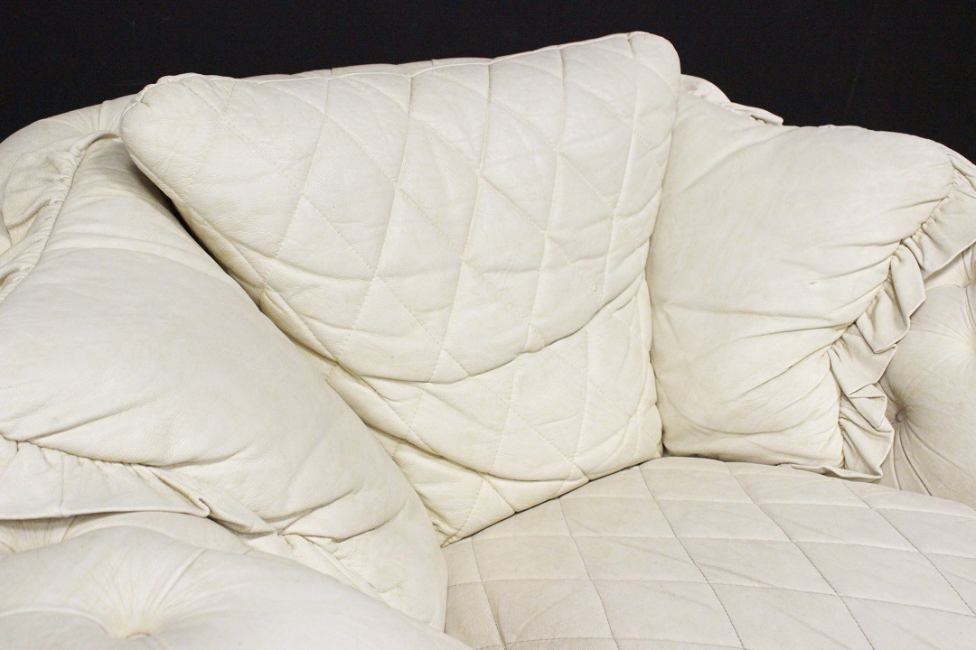 839_coppia_double_due_poltrona_armchair_bianco_panna_white_pelle_leather_originali_inglesi_original_UK_english_Chesterfield_Chester_classic_club_king_size_3