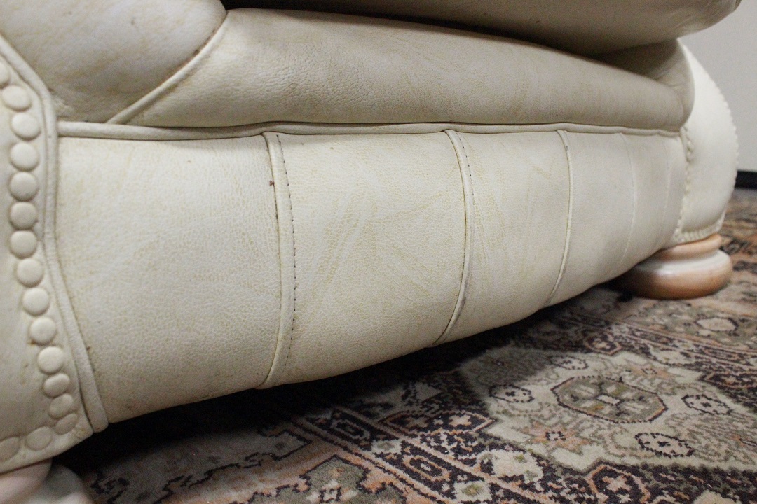 839_coppia_double_due_poltrona_armchair_bianco_panna_white_pelle_leather_originali_inglesi_original_UK_english_Chesterfield_Chester_classic_club_king_size_4
