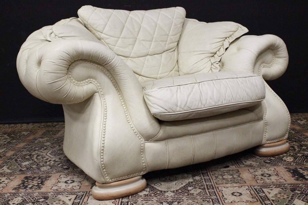 839_coppia_double_due_poltrona_armchair_bianco_panna_white_pelle_leather_originali_inglesi_original_UK_english_Chesterfield_Chester_classic_club_king_size_5