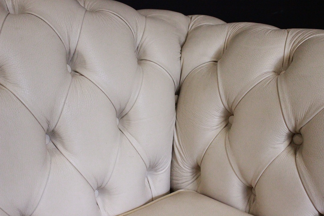 845_divano_bergere_sofa_chesterfield_chester_bianco_creme_white_original_originale_english_inglese_leather_3_three_tre_posti_pelle_UK_stondato_5