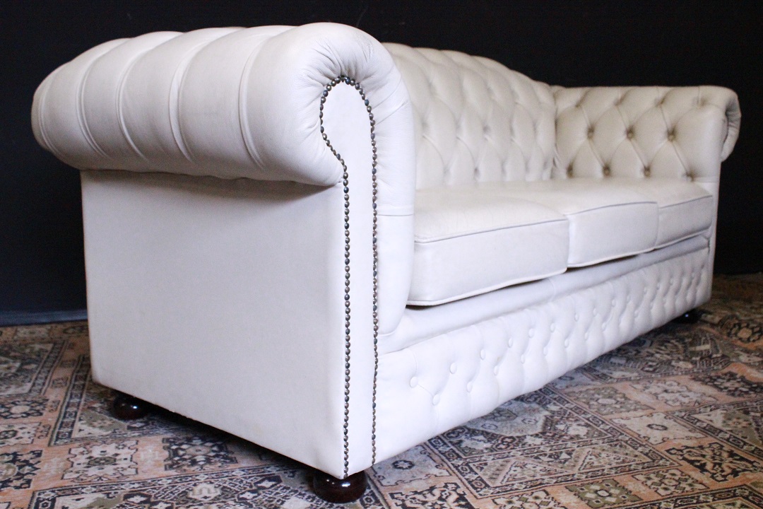 845_divano_bergere_sofa_chesterfield_chester_bianco_creme_white_original_originale_english_inglese_leather_3_three_tre_posti_pelle_UK_stondato_6