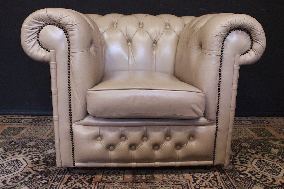 213_poltrona_armchair_Chester_Chesterfield_classic_club_bianco_avorio_ivory_white_originale_original_Inglese_English_UK_3