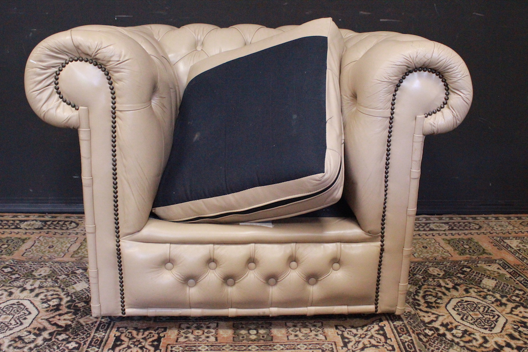 213_poltrona_armchair_Chester_Chesterfield_classic_club_bianco_avorio_ivory_white_originale_original_Inglese_English_UK_7