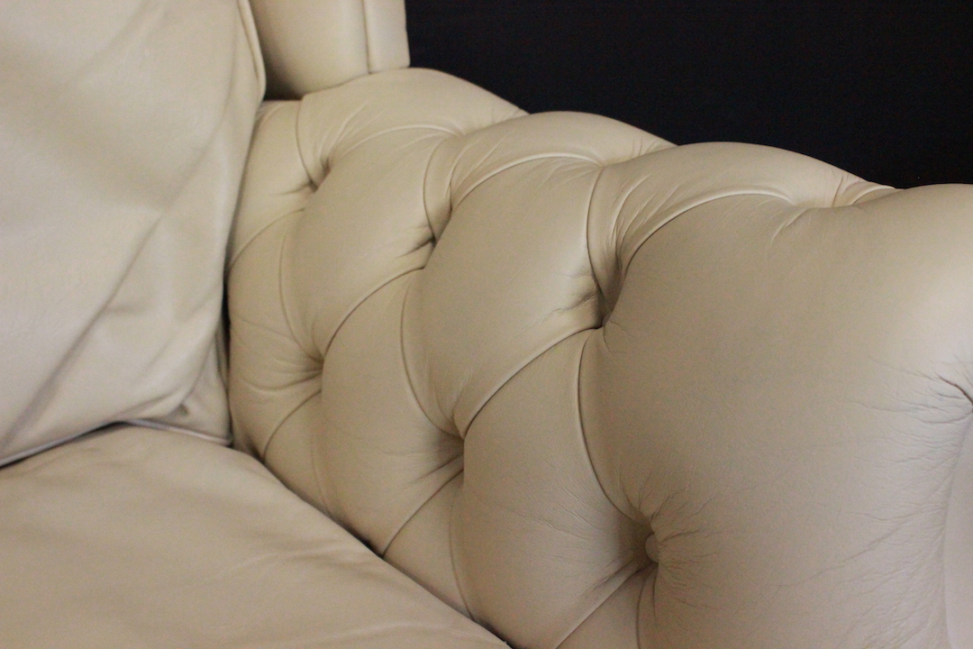 234_poltrona_armchair_Chester_Chesterfield_bergere_Dellbrook_pelle_leather_bianco_white_crème_originale_inglese_original_english_UK_1
