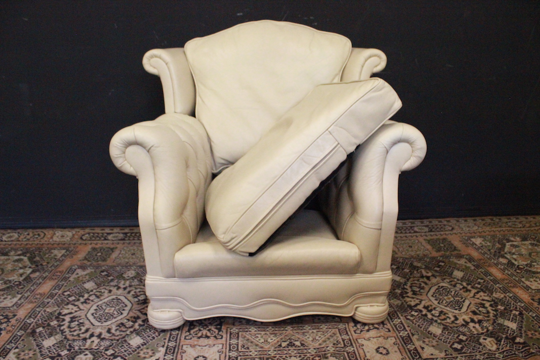 234_poltrona_armchair_Chester_Chesterfield_bergere_Dellbrook_pelle_leather_bianco_white_crème_originale_inglese_original_english_UK_10