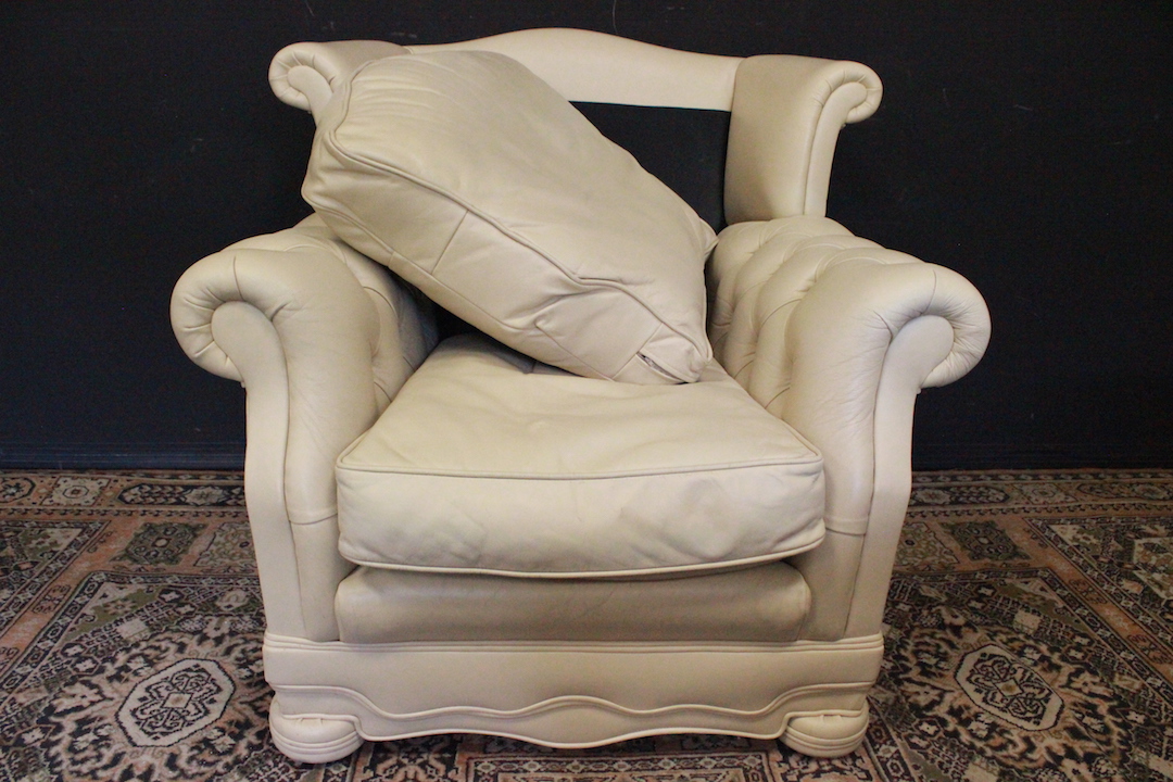 234_poltrona_armchair_Chester_Chesterfield_bergere_Dellbrook_pelle_leather_bianco_white_crème_originale_inglese_original_english_UK_11