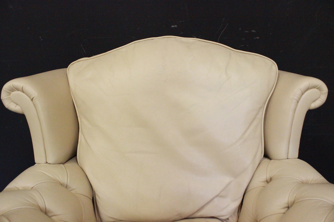 234_poltrona_armchair_Chester_Chesterfield_bergere_Dellbrook_pelle_leather_bianco_white_crème_originale_inglese_original_english_UK_3