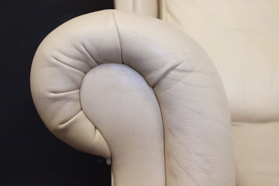 234_poltrona_armchair_Chester_Chesterfield_bergere_Dellbrook_pelle_leather_bianco_white_crème_originale_inglese_original_english_UK_5