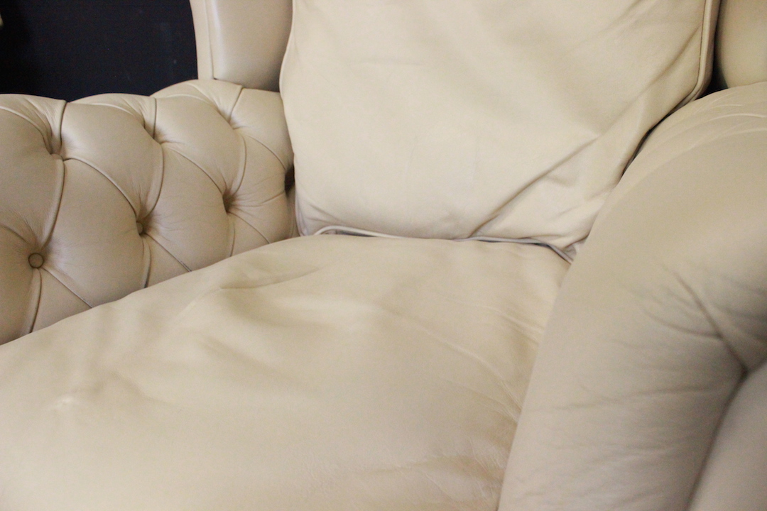 234_poltrona_armchair_Chester_Chesterfield_bergere_Dellbrook_pelle_leather_bianco_white_crème_originale_inglese_original_english_UK_6