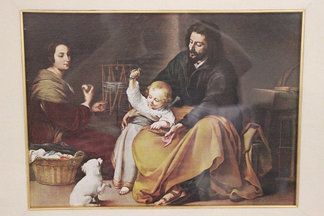 Quadro con cornice di stampa su tela di famiglia con cagnolino (718) –  Divani originali Chesterfield Brescia vendita e noleggio
