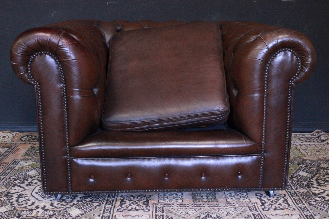 847_Chester_Chesterfield_club_poltrona_armchair_brown_marrone_leather_scuro_dark_cioccolato_pelle_originale_original_english_inglese_7