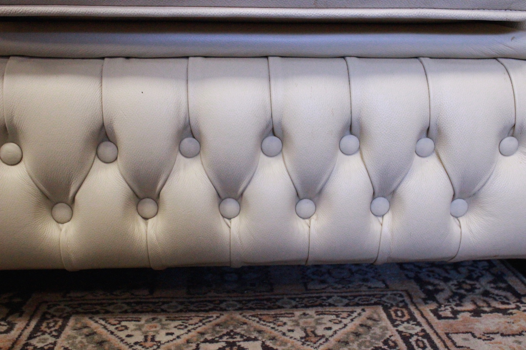 855_poltrona_armchair_club_Chester_Chesterfield_pelle_leather_bianco_white_crema_creme_originale_inglese_original_english__UK_4