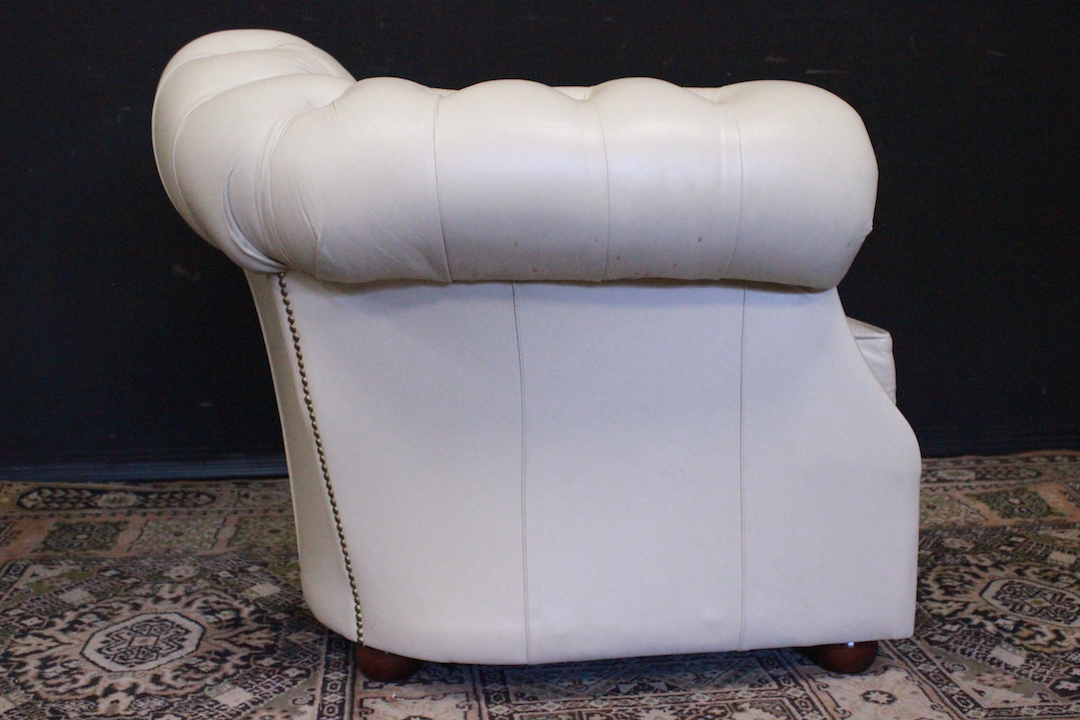 855_poltrona_armchair_club_Chester_Chesterfield_pelle_leather_bianco_white_crema_creme_originale_inglese_original_english__UK_6