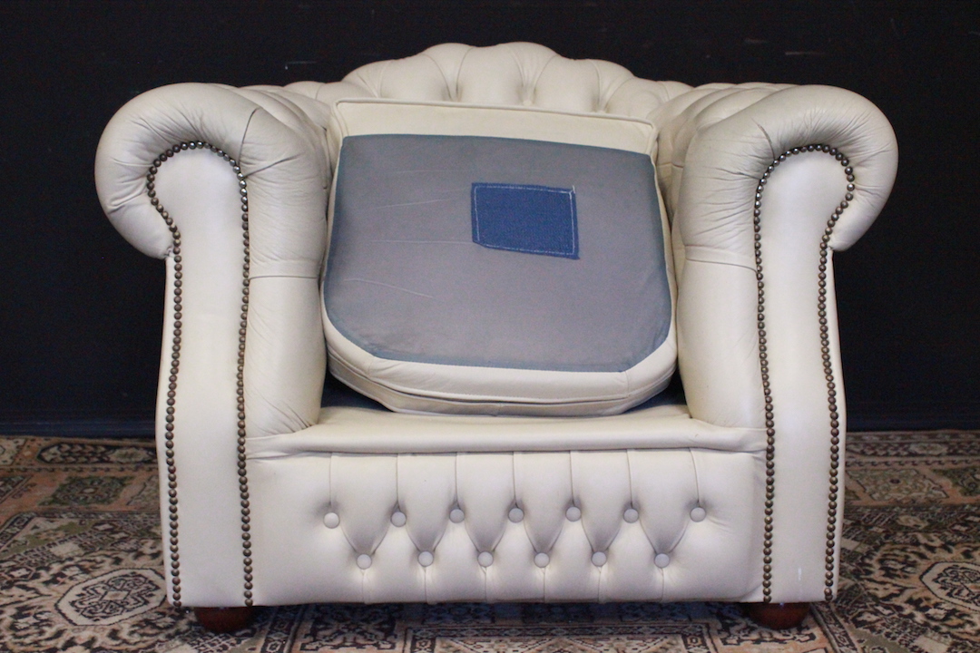 855_poltrona_armchair_club_Chester_Chesterfield_pelle_leather_bianco_white_crema_creme_originale_inglese_original_english__UK_7
